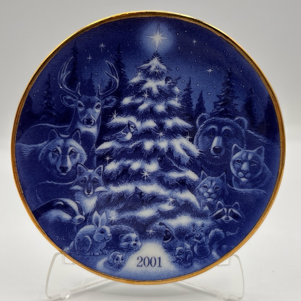 Hallmark Keepsake Ornament 2001 Christmas Brings Us Together Collector’s‎ Plate